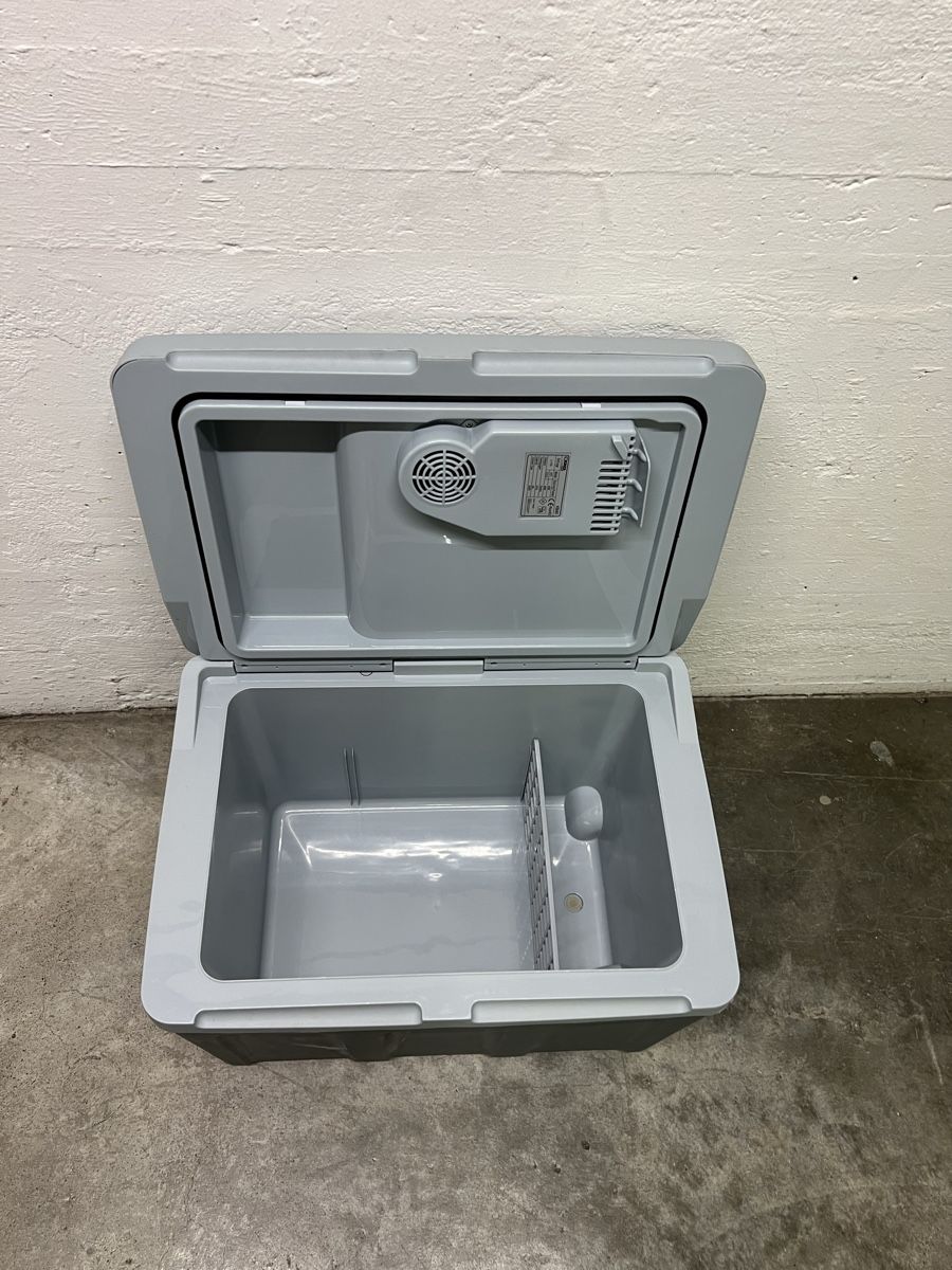 Frigoriferi & Refrigeratori: Weber elektrische Kühlbox KB40, 12V – Usato da Liestal venduto da R-wed 1