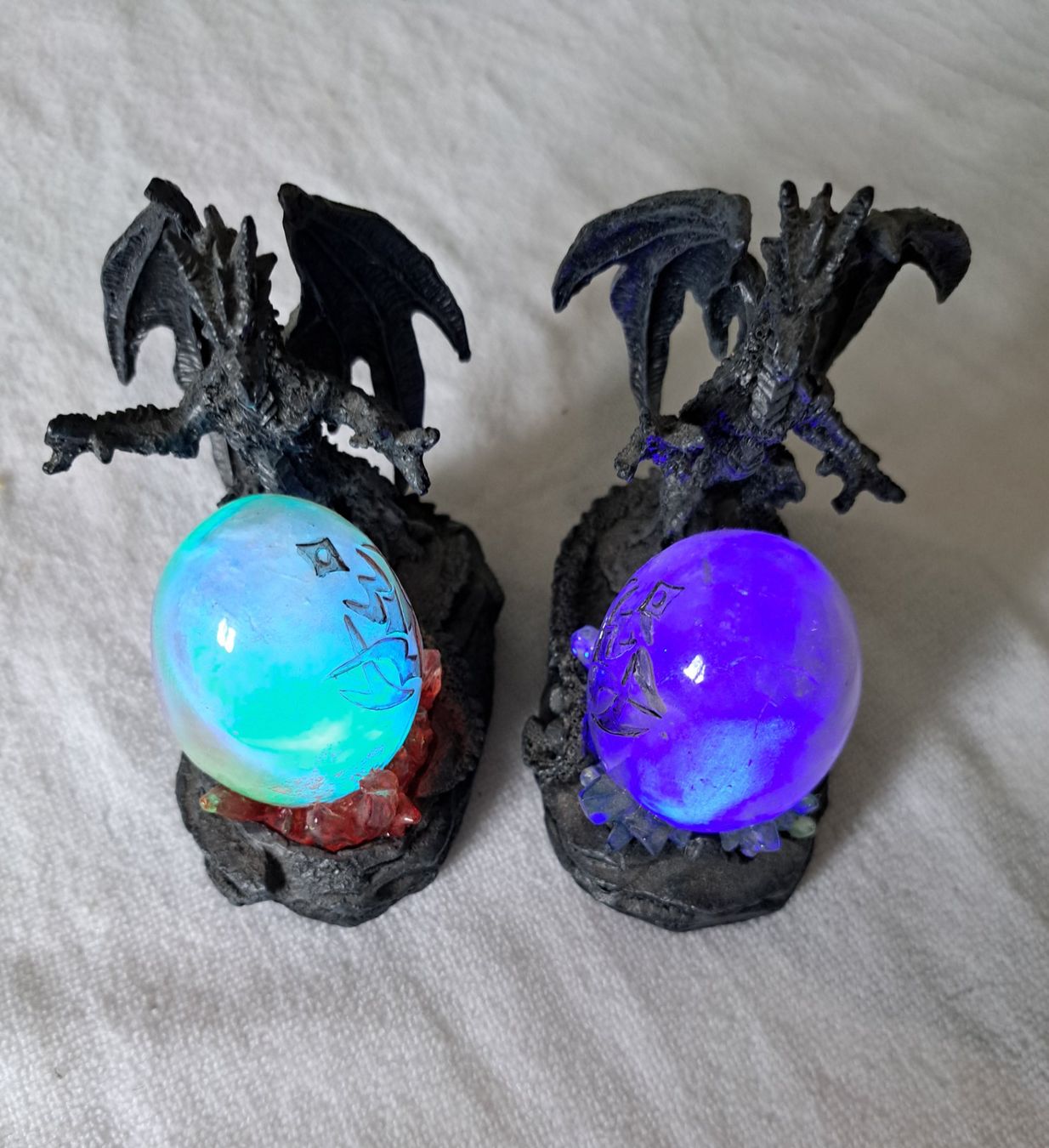 Statuette: 2 Drachen Figuren mit Ei, Farbwechselnd – Usato da Uitikon Waldegg venduto da Smeragol