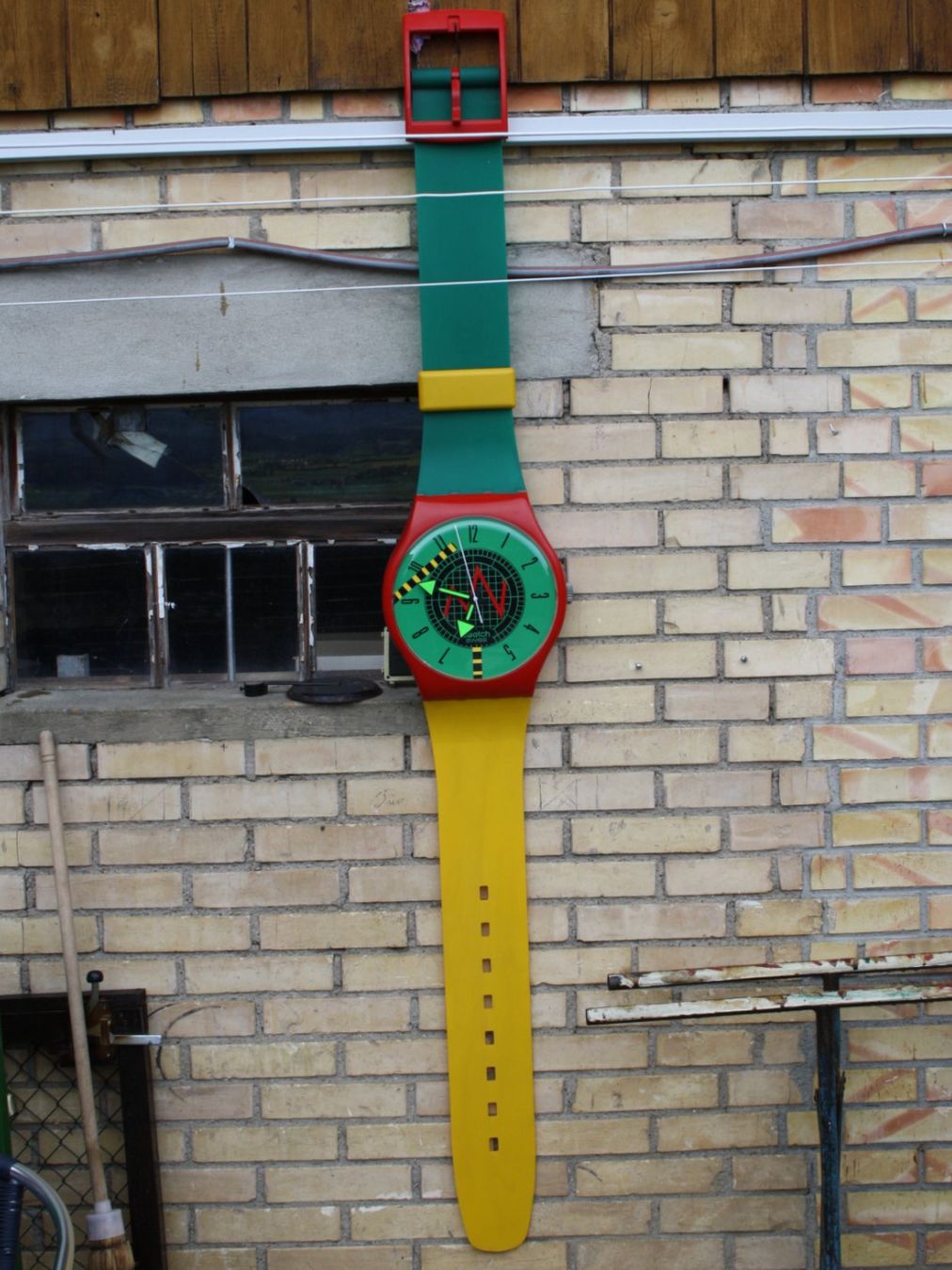 Swatch Orologi: SWATCH WANDUHR KLASSIKER MEGA POP SWATCH – Usato da Wauwil venduto da Pneuedy 7
