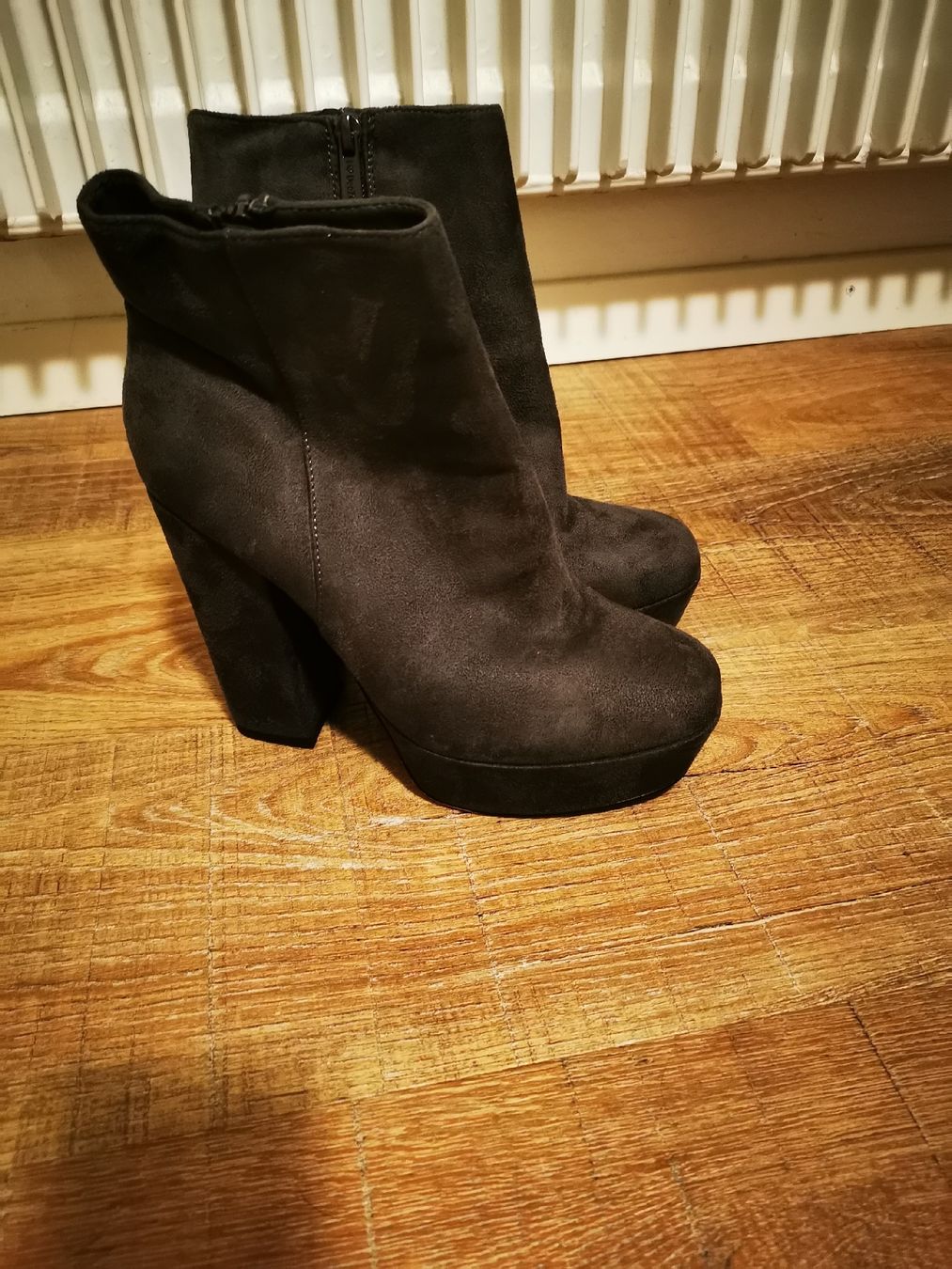 Scarpe da donna: Winter Stiefeletten Wildleder grau, Blockabsatz Gr. 39 – Nuovo (secondo la descrizione) da Balsthal venduto da Leila_Luna 8