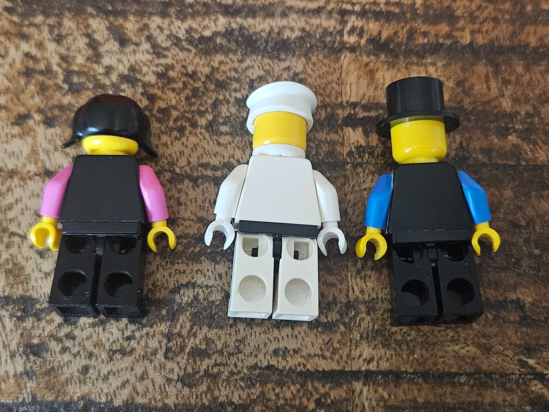 Lego Kit di costruzioni: lego lot de 3 figurines – Usato da Confignon venduto da Ecrofigs 1