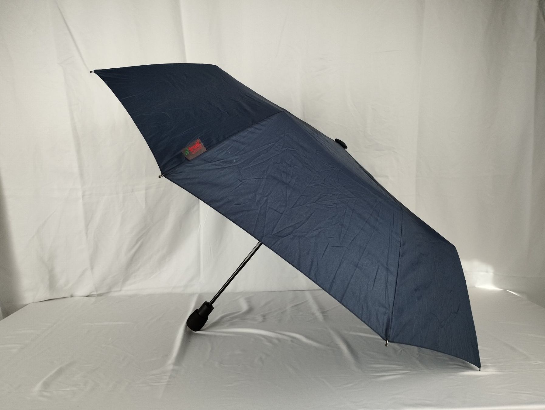 Ombrelli: LIGHT TREK Automatic Regenschirm inkl. Kompas Blau – Usato da Schübelbach venduto da Restwert_Schubelbach 2
