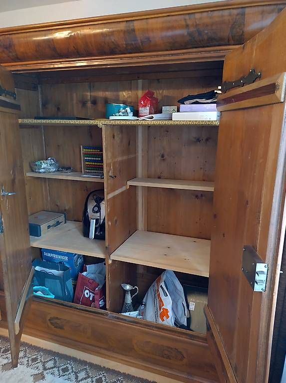 Armadi: Flachbarock-Steckschrank aus Nussbaum – Usato da Buttwil venduto da Mafu71 2