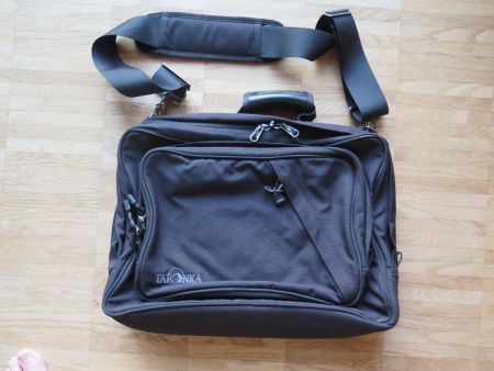 Tatonka Laptop Tasche  / Umhängetasche  / Rucksack