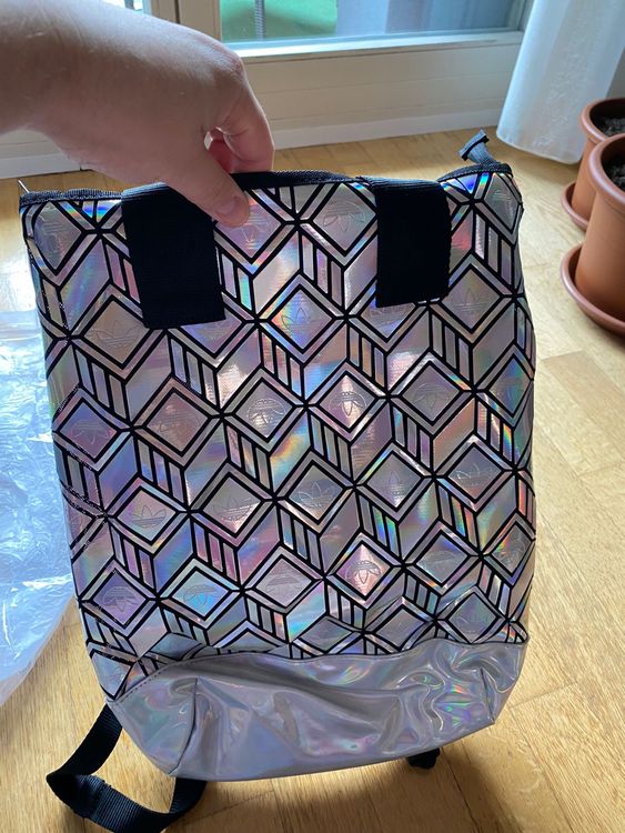 Adidas Tasche/Rucksack Silber metallic neu Kaufen auf Ricardo