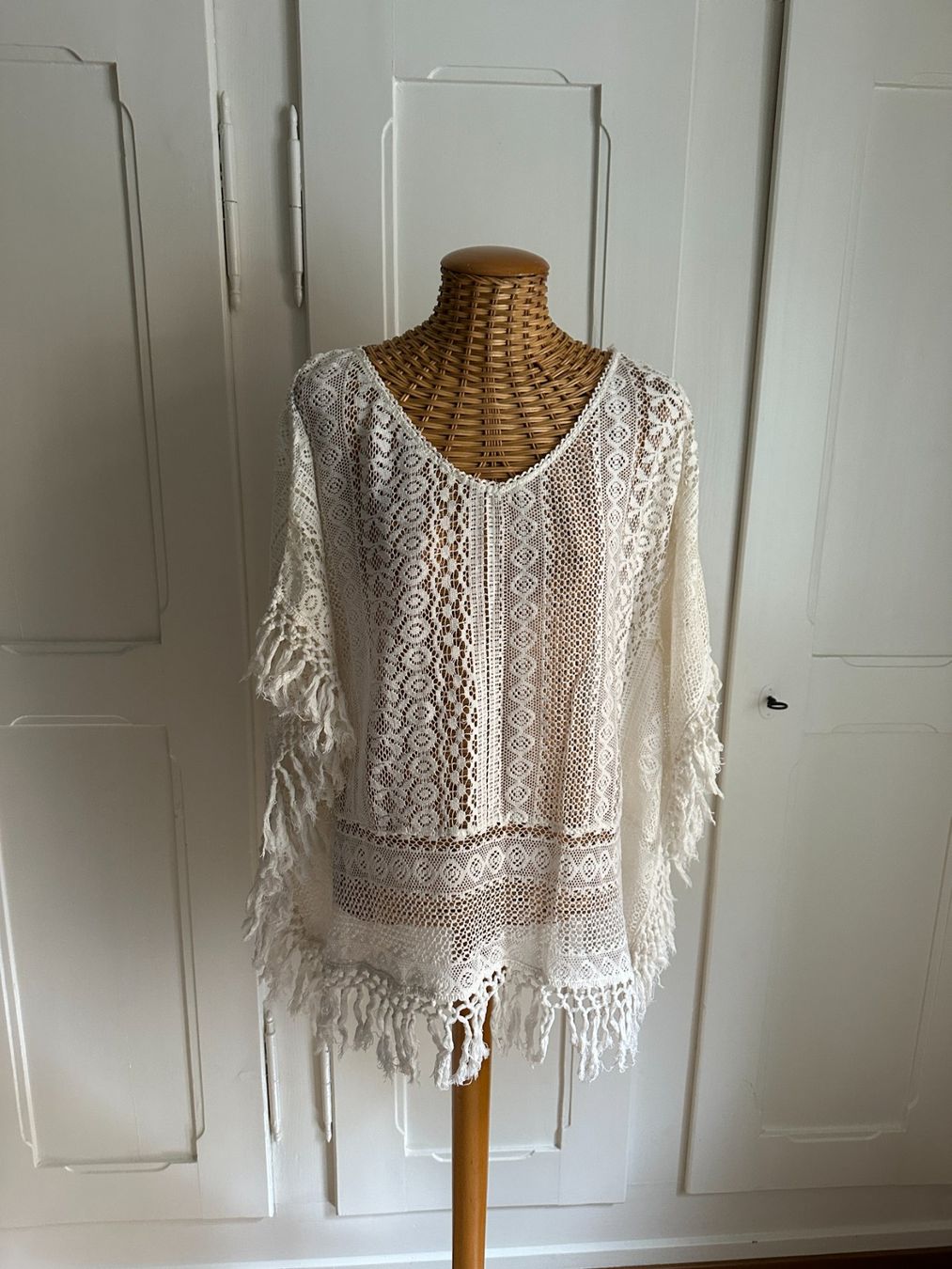 Tuniken: Spitzen Poncho Tunika weiss – Gebraucht aus Zürich von Diazaio