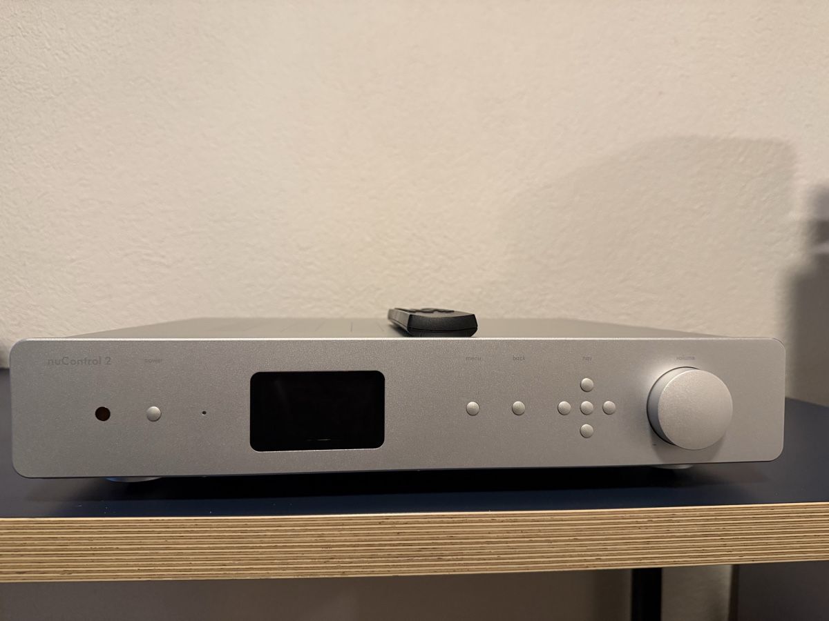 Nubert Amplificateurs: Nubert NuControl 2, Vorverstärker mit DSP – D'occasion à Ennetmoos par Raragon 1