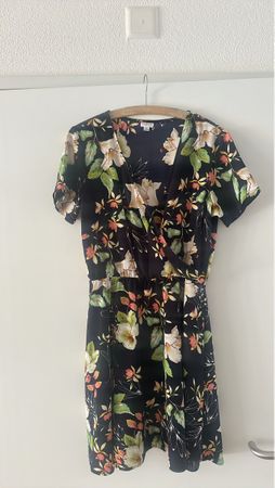 Kleid Blumenmuster schwarz Grösse 38 