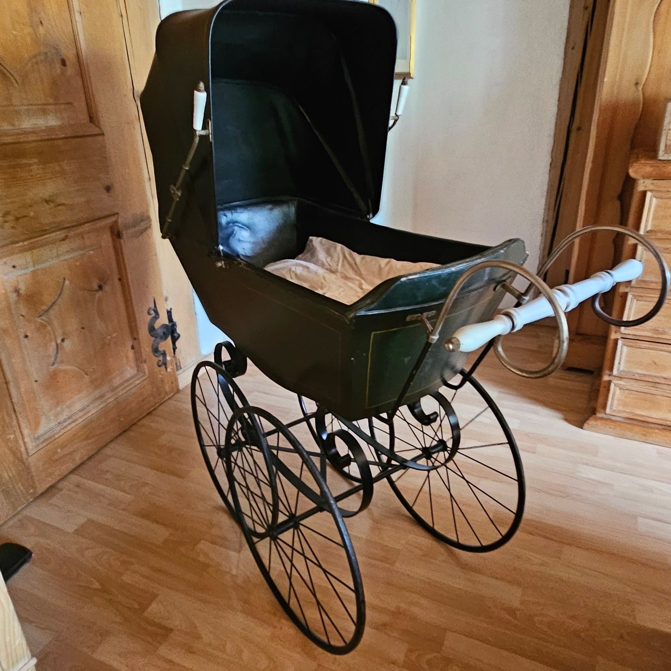 Carrozzine: Aniker Kinderwagen – Usato da Zweisimmen venduto da St.Louis 2