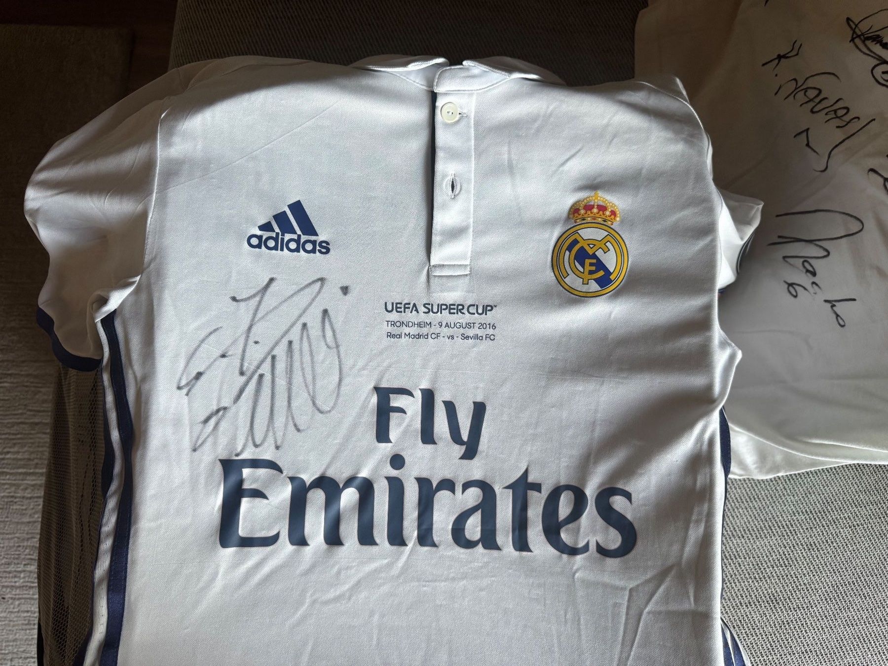 Real Madrid Canottiere & Pantaloni: Real Madrid Super Coupe 2016 – Nuovo (secondo la descrizione) da Lonay venduto da inf_m2ym 1