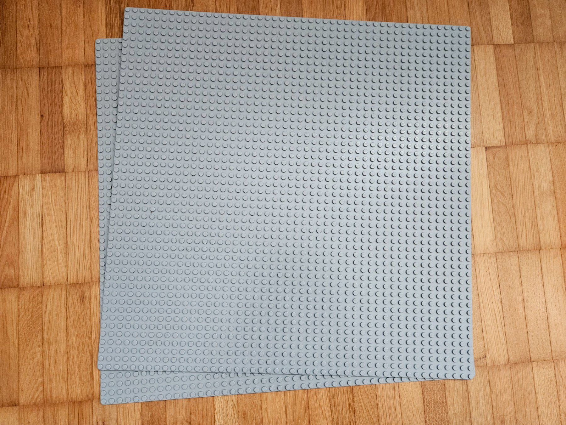 Lego Giocattoli: 2 hellgraue Lego Basisplatten 48x48 Noppen – Usato da Lausen venduto da Rotezora79