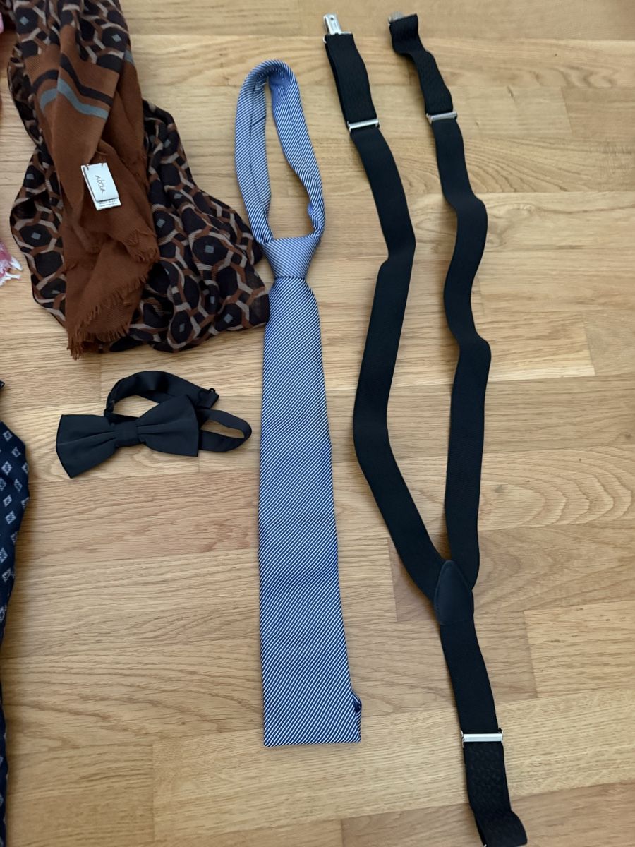 Lotti di vestiti: Diverse Marken accessoires – Usato da Recherswil venduto da Noname1 6
