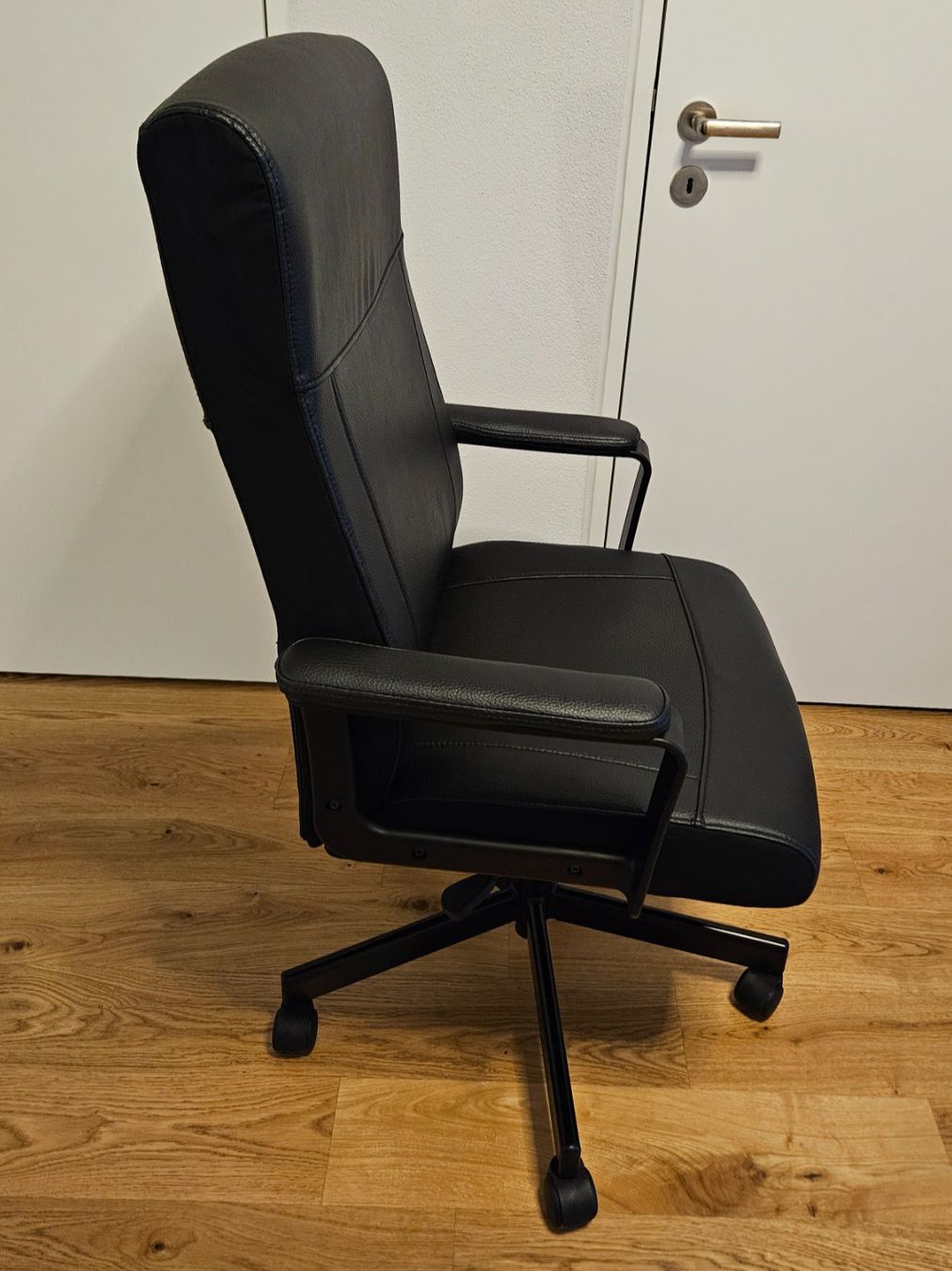 Ikea Stühle: MILLBERGET Drehstuhl in schwarz – Gebraucht aus Horgen von fab_6tpl