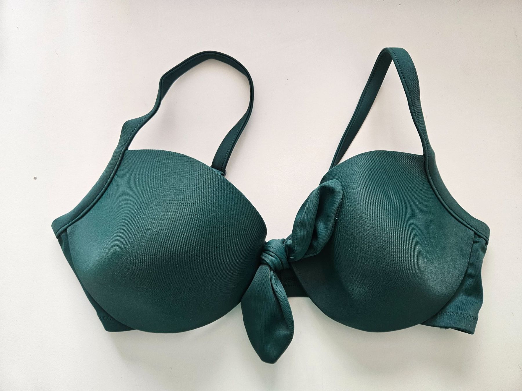 Badekleider & Bikinis: Wunderschönes Bikinioberteil dunkelgrün 75B – Gebraucht aus Schaffhausen von sabrina915