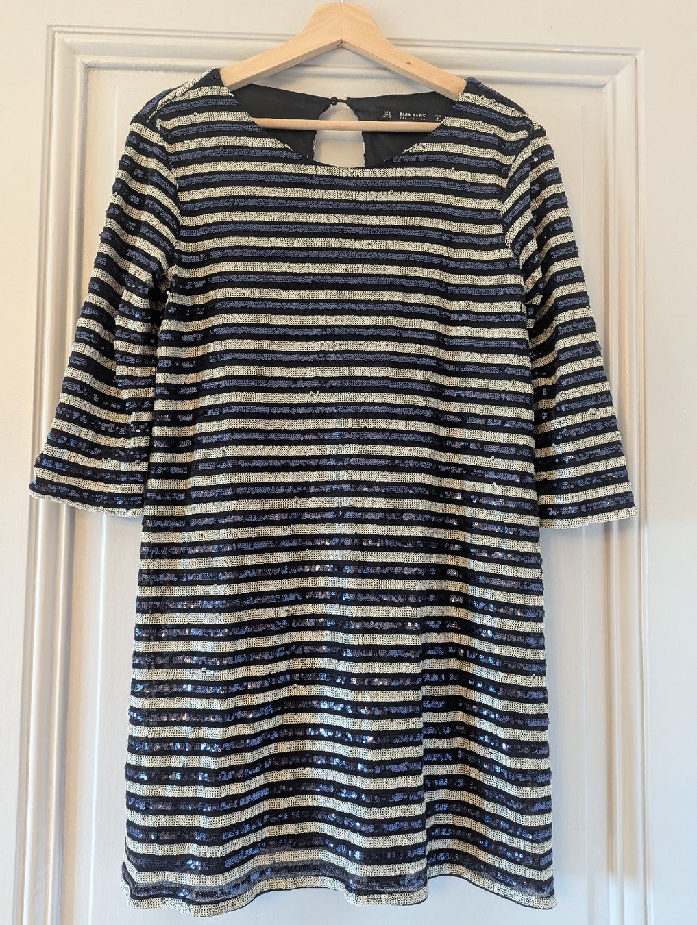 Zara Robes: robe sequins Zara M – Neuf (Voir description) à Montreux par dem_gyt9