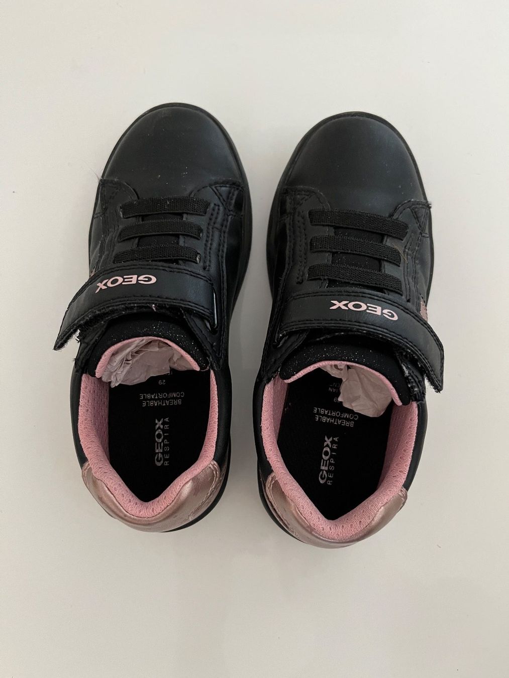 Geox Scarpe per ragazze: Sneaker von GEOX, Gr. 29, schwarz-pink – Nuovo (secondo la descrizione) da Burgdorf venduto da wiwy51