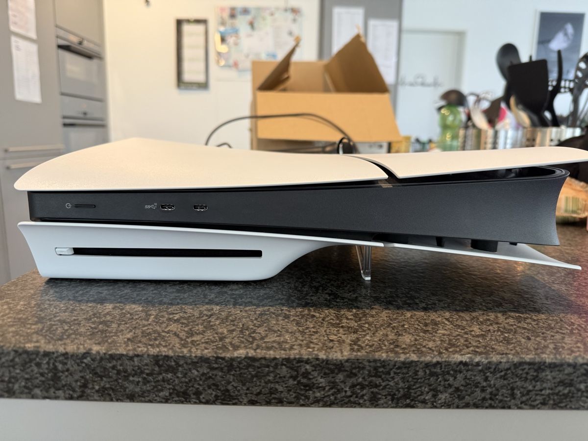 Sony Konsolen: PS5 Slim 1TB (nur 4 Monate, kaum benutzt) + viel Zubehör  – Neu (gemäss Beschreibung) aus Lyss von aid_blg5