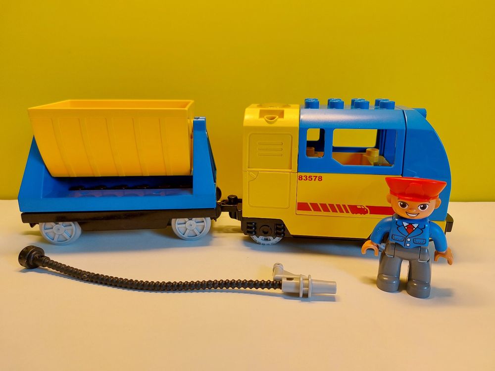 UPKOCH Spielzeug Zug Mit Fernbedienung - Batteriebetriebene Eisenbahn Für Kinder Ab 3 Jahren