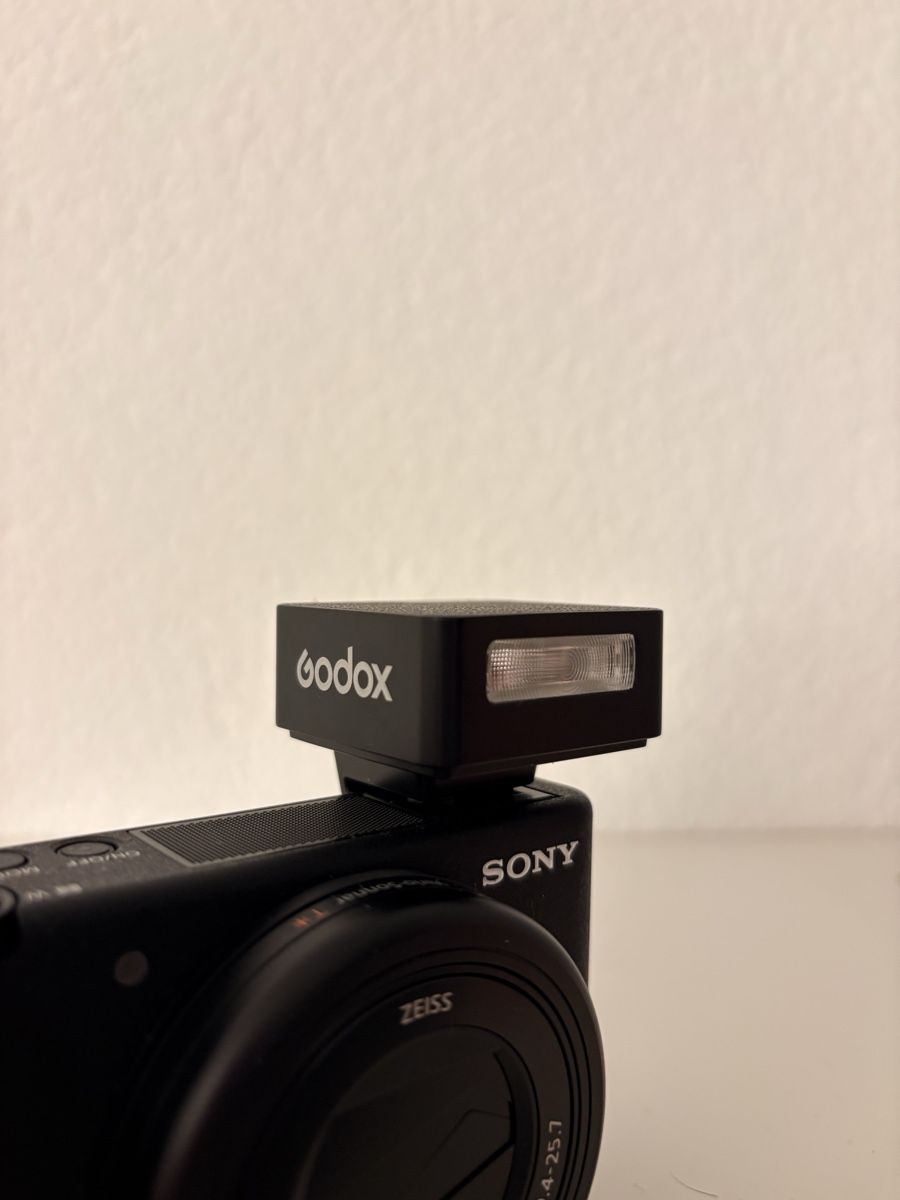 Sony Kamera: Sony ZV-1 inkl. Godox Blitz – Neu (gemäss Beschreibung) aus Siggenthal Station von jac_g7zx 3