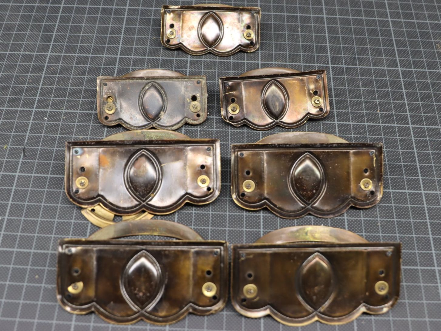 Ferramenta: 9 teiliges Jugendstil Kommodengriffe-Set – Usato da Emmetten venduto da Super008 4
