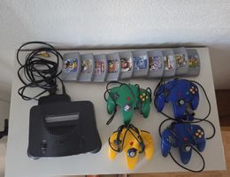 Nintendo 64 Konsole mit Spielen und 4 Controllern