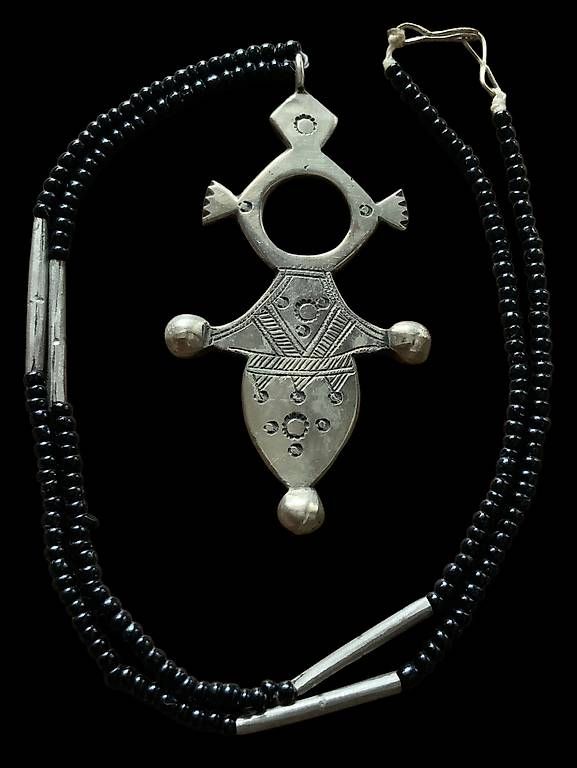 Catenine: Tuareg-Kreuz mit Perlenkette – Usato da Würenlingen venduto da lionhill77