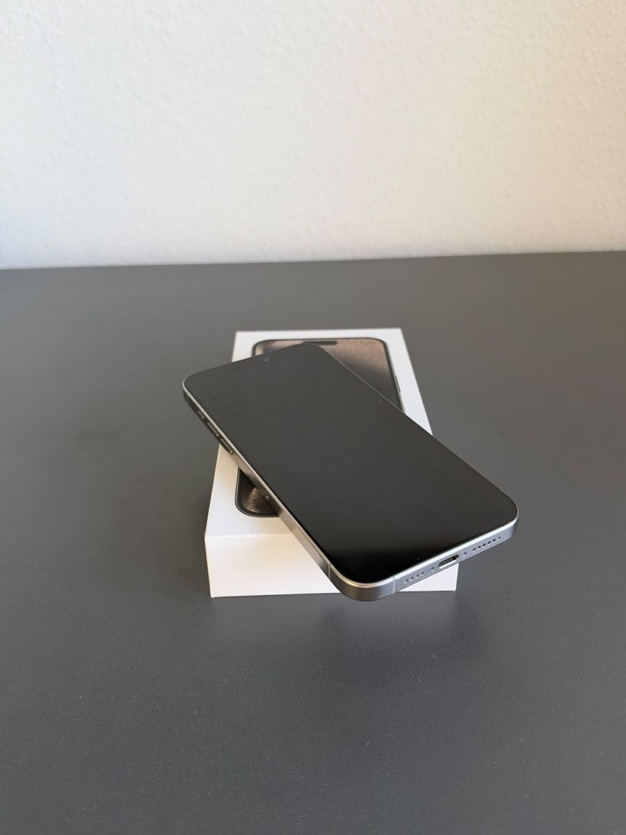 Apple Portables: Smartphone Apple iPhone 15 Pro  – D'occasion à Carabbia par lou_djg8 2