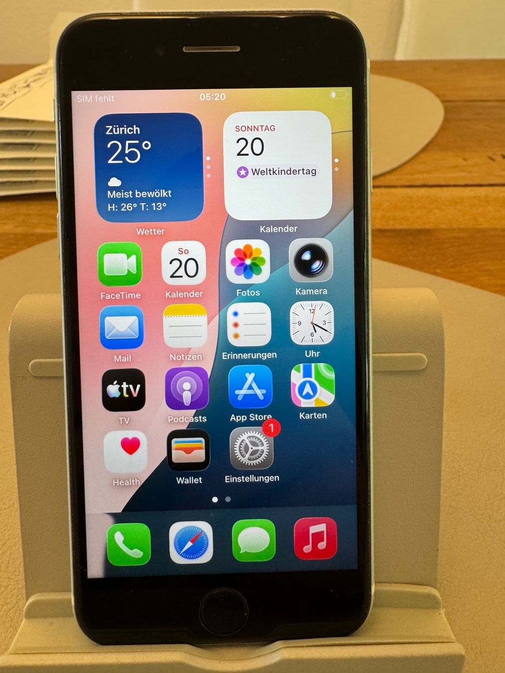 Apple Portables: iPhone SE 2020 – D'occasion à Adliswil par Busys