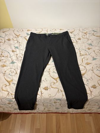 Schwarze Stoffhose Grösse M - perfekt für den Frühling