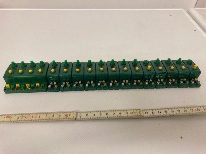 Trix Modellini di ferrovie: Konvolut aus Trix Stellpulten – Usato da Brislach venduto da ModellbahnDepot 2
