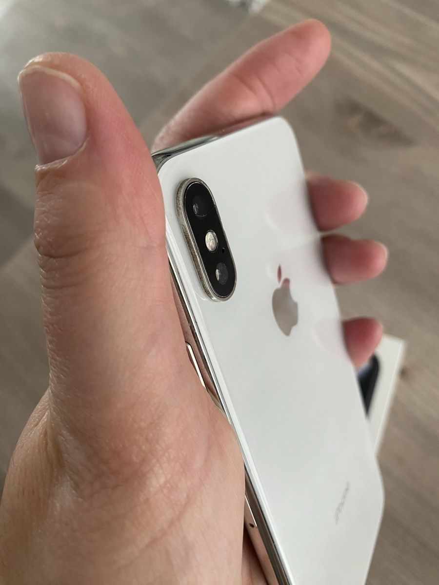 Apple Handys / Smartphones: iPhone X 256GB Silver + étui Guess – Gebraucht aus Delémont von Emi-98 4