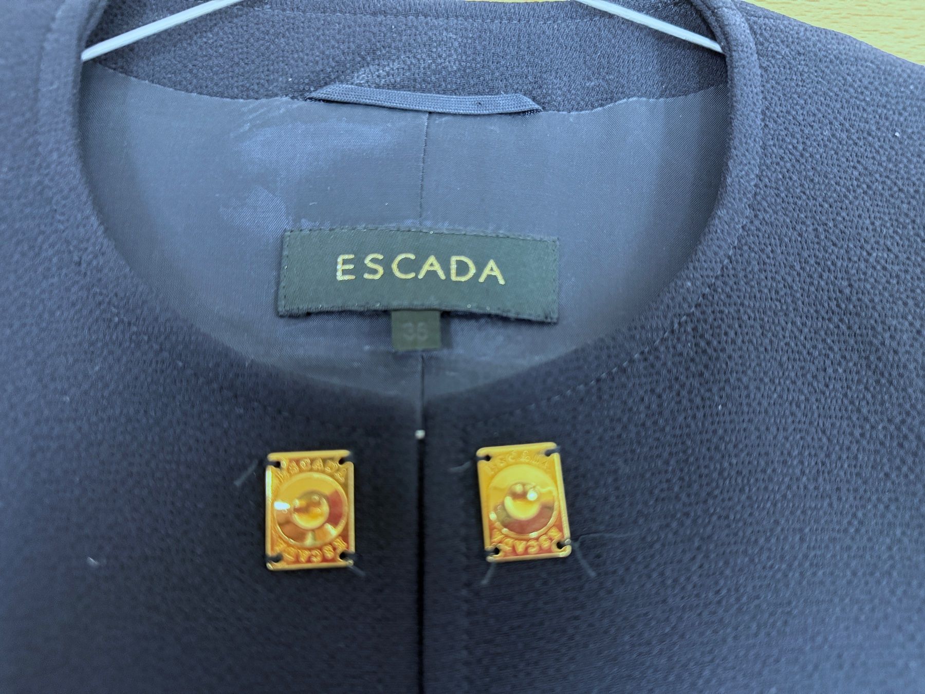 Escada Completi & Tailleur: ESCADA Tailleur élégante/ Kostüm _ Gr: 36 – Nuovo (secondo la descrizione) da Veyrier venduto da Szurkemaci 9