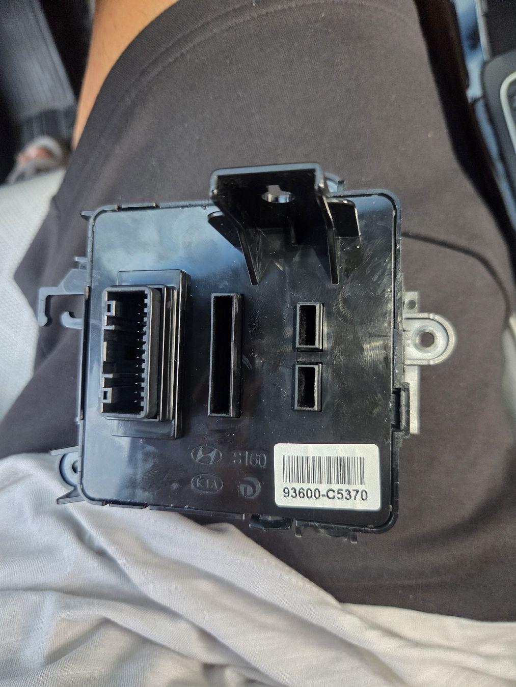 Kia Tutti pezzi di ricambio auto: Kia Schalter 93600-C5370 gebraucht – Usato da Studen BE venduto da sesa90 1