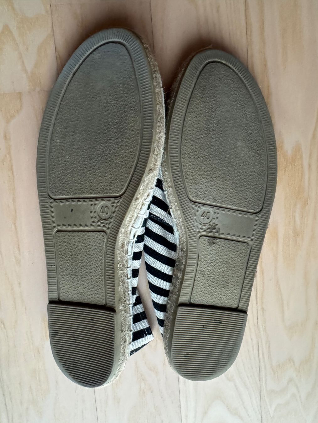 Scarpe da donna: Espadrilles schwarz/weiss mit Glitzer, Gr. 40 – Usato da Winterthur venduto da damoiselles 1