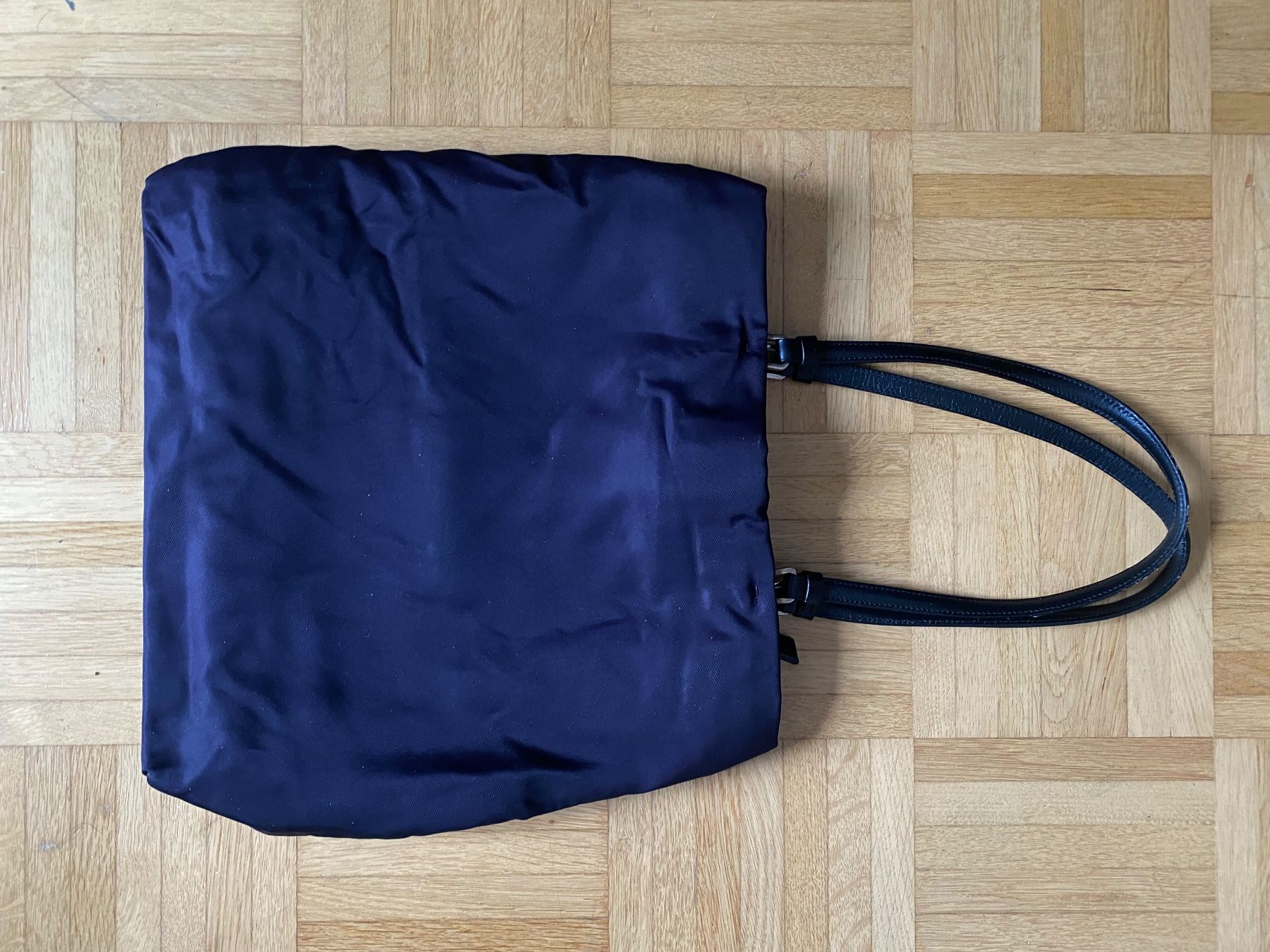 Prada Borse: Klassische PRADA-Nylontasche mit Lederhenkeln – Usato da Bern venduto da thatspascal 5