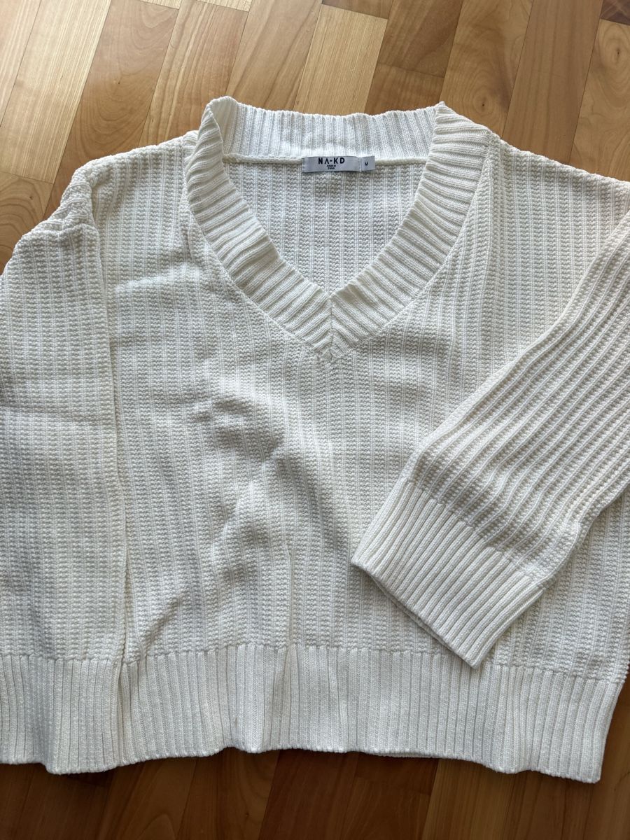 Na-kd Maglioni & Felpe: Strickpullover NA-KD weiss mit V-Ausschnitt, Gr. M – Usato da Lachen SZ venduto da ali_5xw5