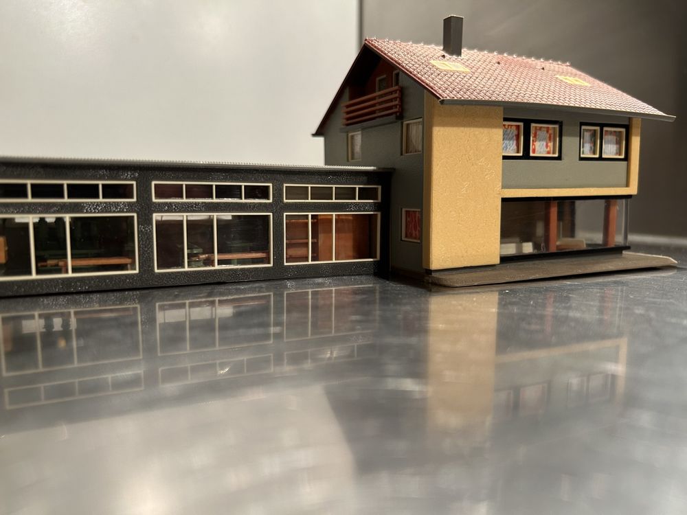 Kibri 39557 HO/OO Gauge Plateforme Moderne avec Kit Eclairage LED - eBay