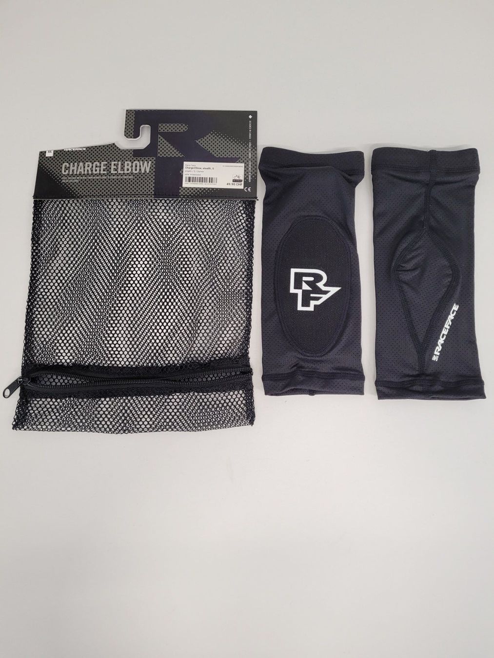 Race Face Protezioni & Imbottiture: Race Face Charge Elbow, stealth, S – Nuovo e nell'imballaggio originale da Giswil venduto da mai_k7x7