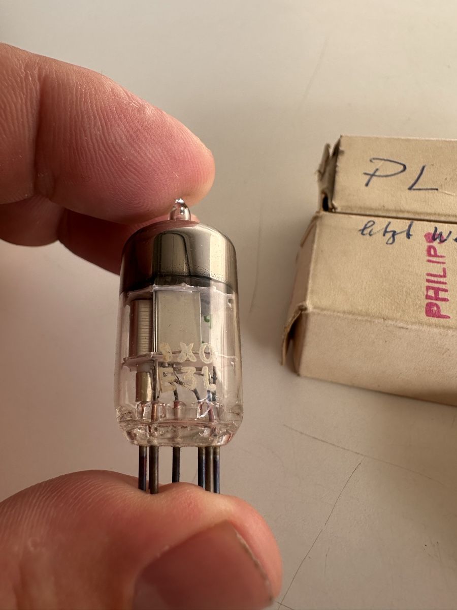 Philips Componenti elettronici: 2x Philips PL5696 Elektronenröhren mit OVP – Nuovo (secondo la descrizione) da Zetzwil venduto da ZB05 2