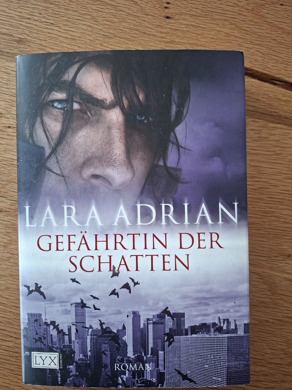 Bücher: Gefährtin der Schatten – Gebraucht aus Appenzell von palme14