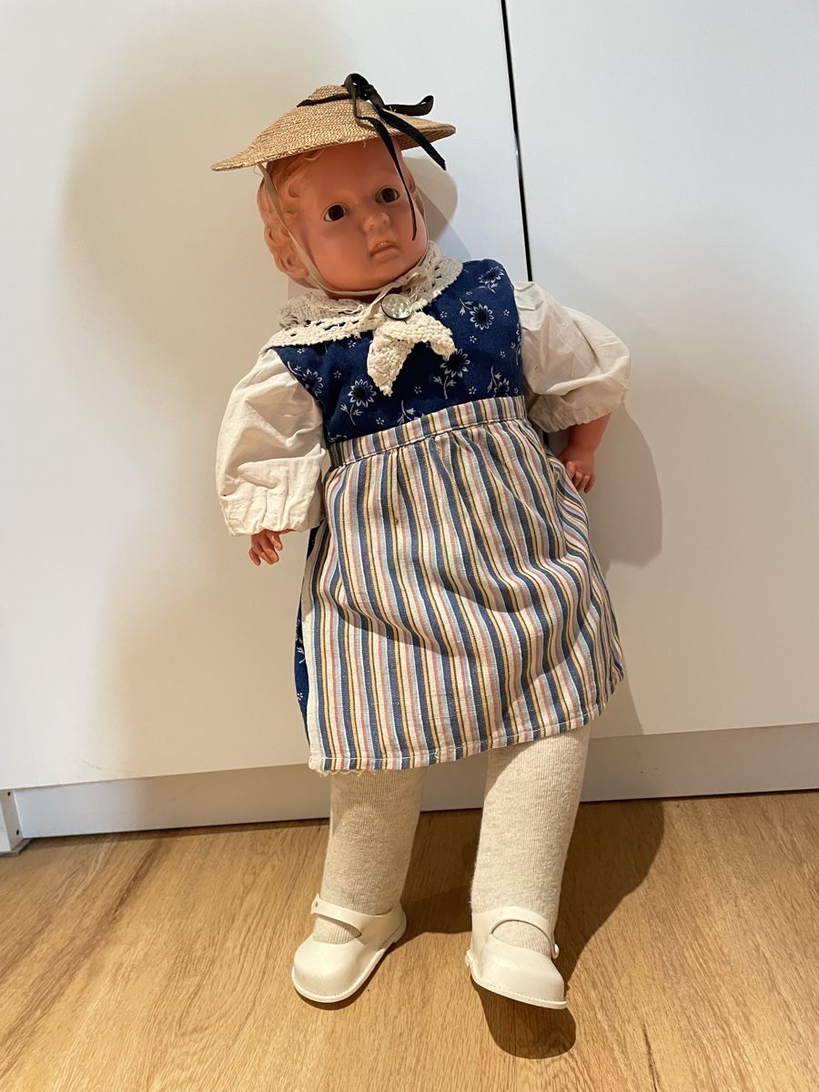 Puppen: Puppe mit Tracht antik ca. 60 jährig – Gebraucht aus muttenz von Premier0