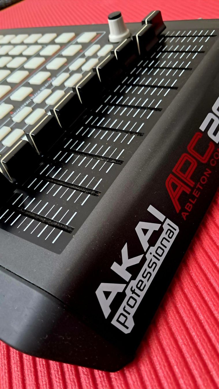 Akai Instruments de musique: Akai APC20 Ableton Live Controller – D'occasion à Zürich par pg3 1