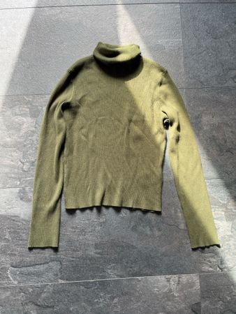 Rollkragenpullover in Olivgrün