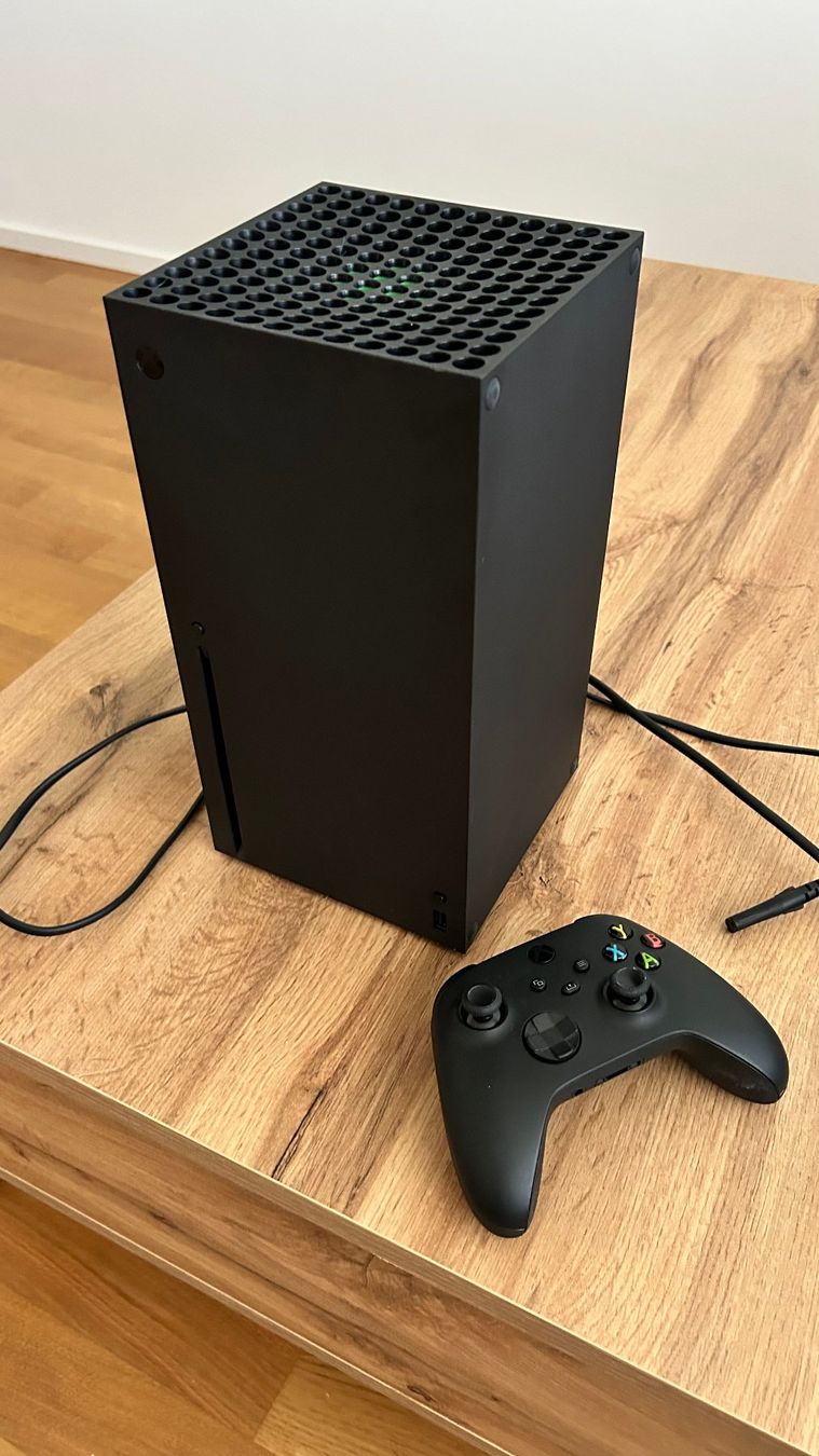 Microsoft Console: XBox Series X mit 1 Controller – Usato da Winkel venduto da man_g8ll 3