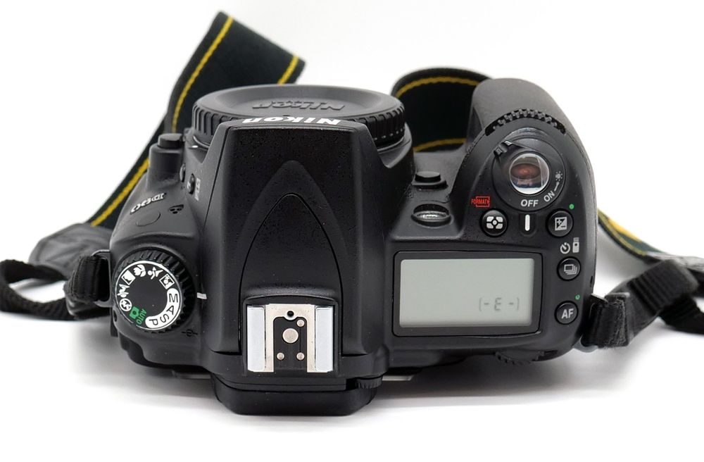 Nikon D90, 12.3MP DSLRDigitalkamera, CMOS, Defekt, Junk Kaufen auf