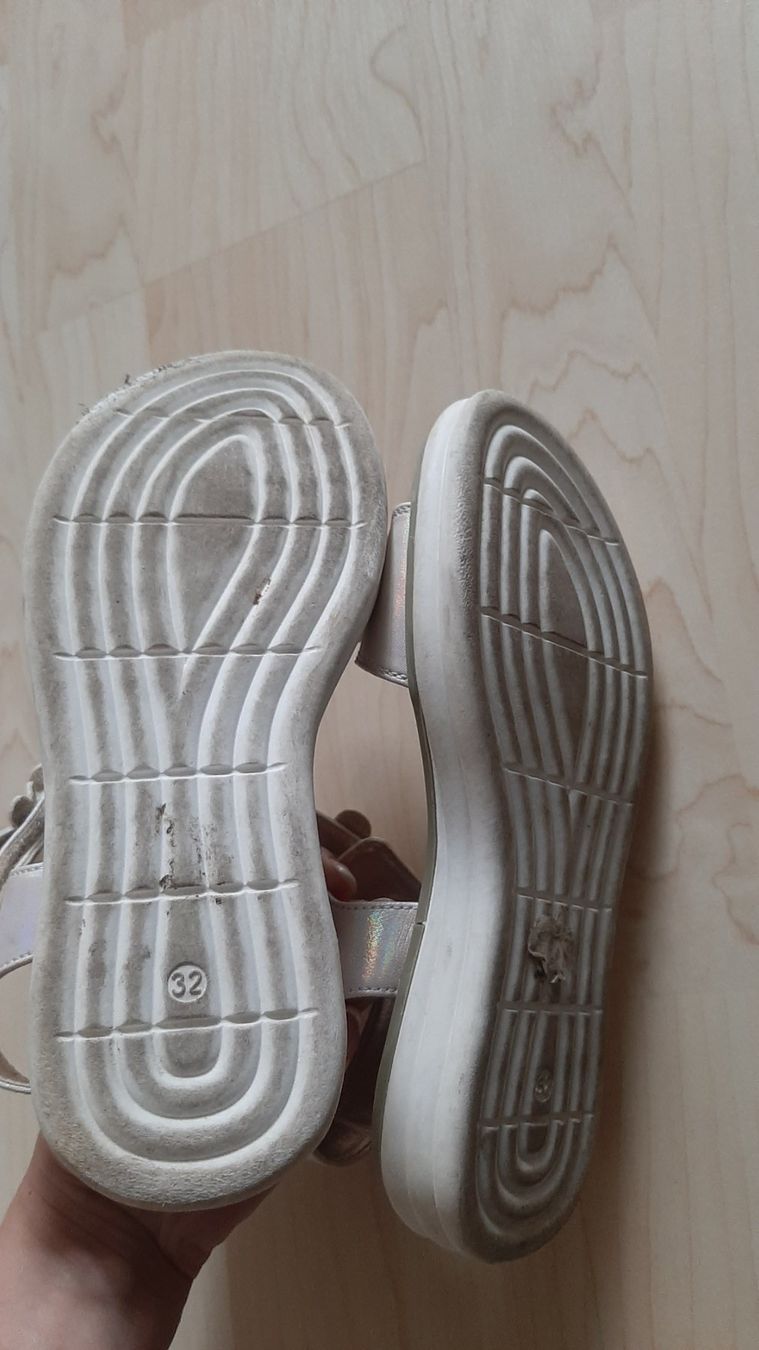 K..18 R G) Sommerliche Mädchen Sandalen, Gr. 32 (Gebraucht) in Wil SG ...