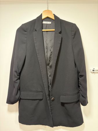 MANGO Schwarzer Blazer, mit gerafften Ärmeln, Gr. XS