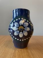 Süsse Keramik Vase blau mit Blumenmuster
