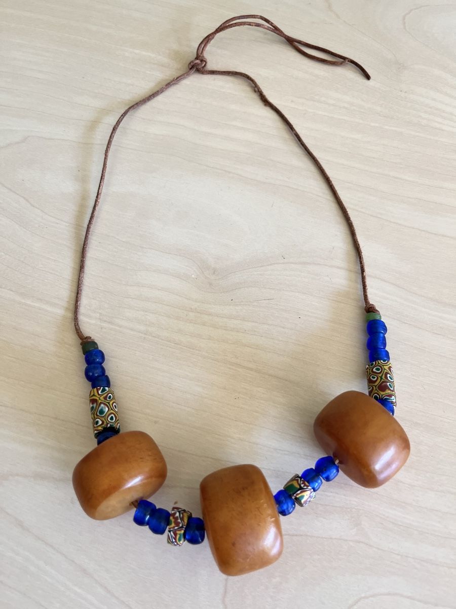 Catenine: Handgefertigte Kette mit Bernstein/Keramik/Glas Elementen – Usato da Aarau venduto da PPhof96 1