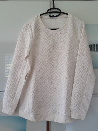 Pull neuf S
